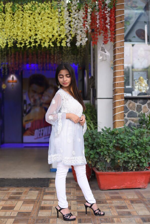 Chikan kurti