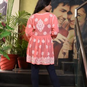 Stylish women chikankari kurti - Image 5